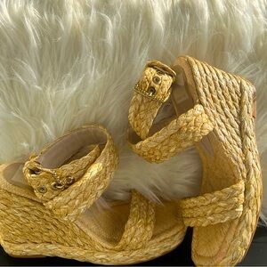 Dolce vita basket material sandles